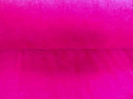 Een iets dunnere pinkkleurige velours, die rekt in de breedte. Polyester e.d.  1.60 mtr. breed