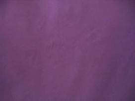 Een iets dikkere kwaliteit paarse tricot.  Ook heel geschikt voor jurkjes en rokjes. 70%pe/27%visc./3%sp. 1.50 mtr breed