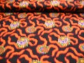 Quiltkatoen Zwart met oranje krinkel en bloem 1029q