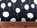 Een zwarte tricot met witte ballonnetjes.Oekotex stof 95% katoen/5% elastan 1.50 mtr.breed
