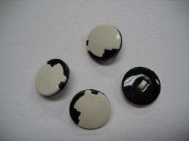 Zwart/witte kunststof knoop. 20 mm. doorsnee.
