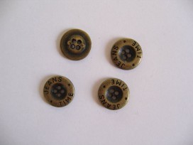 Mat goudkleurige metalen jeansknoop. 15 mm. doorsnee