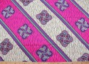 Afrikaanse stof met schuine banen en ornamenten  6-yards met paars, en zand en pink