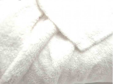 Wellness fleece wit. Zeer zachte en soepele knuffelfleece.  100% polyester  1.50 mtr breed  260 gram/m2