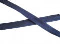 Donkerblauw biaisband van 12 mm breed.