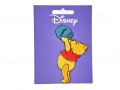 Winnie the Pooh  applicatie. Winnii the Pooh drinkt uit honingpot. Een opstrijkbare applicatie. 8,5 x 4,5 cm.