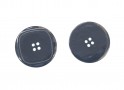 Grote knoop 4 gaats  Zwart,  Doorsnee: 44 mm Ronde kunststof knoop met een vierkante groef, met afgeronde hoeken.