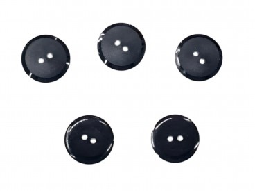Zwarte kunststof knoop 2- gaats. Glanzend zwart met een randje. 18mm doorsnee