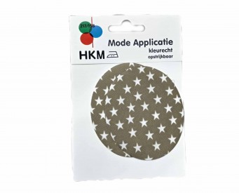 Kniestukken van HKM. Per 2 verpakt  Taupe met witte sterren  Opstrijkbaar  7.5 x 9