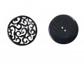 Kunststof knoop  Zwarte krinkels, zwarte rand en witte achtergrond  Zwarte achterkant  2-gaats  30 mm doorsnee