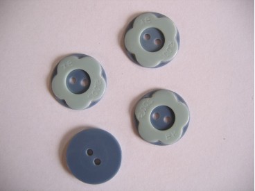 Blauw/grijze kunststof kinderknoop. 20 mm. doorsnee.