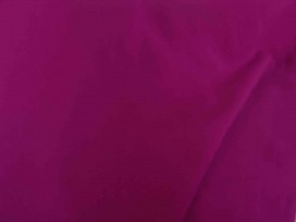 Fuchsia kleurige joggingstof. Deze sweatstof is ook een heel geschikte stof voor huispakken.  80%co/20%pe  1.50 mtr.br.  245 gra