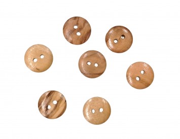 Houten knoop met een doorsnee van 15 mm.  Bruintinten met nerven. Knopen zijn allemaal verschillend.  Glad, 2 gaats.