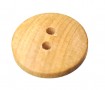 Houten knoop glad, 2 gaats  Doorsnee ongeveer 15 mm.  Heel lichtbruine tinten met nerven. 
