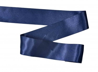 Donkerblauw satijnlint dubbelzijdig van 50 mm. breed.
