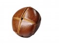 Leerknoop, ook wel voetbalknoop genoemd  bruin  Doorsnee ongeveer 18 mm