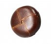 Leerknoop, ook wel voetbalknoop genoemd  Bruin  Doorsnee ongeveer 28 mm