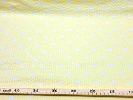 Zachtgele seersucker katoen met stip.  De stipjes zijn ongeveer 1 cm doorsnee  50% katoen/50% polyester  1.10 mtr.breed