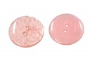 Een glanzende gemeleerde kunststof knoop  Roze  Doorsnee ongeveer 18 mm  2 gaats  Kan aan beide zijden worden verwerkt.
