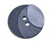 Kunststof knoop met 2 gaten  Drie kleuren grijs in drie laagjes.  Doorsnee ongeveer 20 mm  Knopen worden per stuk verkocht.