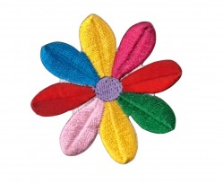 Regenboog applicatie Bloem  Een opstrijkbare applicatie met een doorsnee van 5.5 cm.