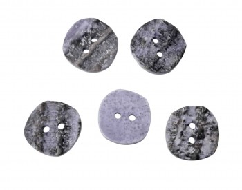 Bizzkids&Roos kunststof knoop 2 gaats  Grove grijs/blauwe knoop  Doorsnee ongeveer 19 mm  Dikte ongeveer 4 mm