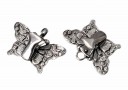 Vestsluiting oudzilver met stevige knijpers  Vlinder met grote stippen  Metaal  Afmetingen:  ongeveer 72 x 17 mm