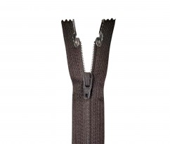 Donkerbruine rokrits  18 cm lang.