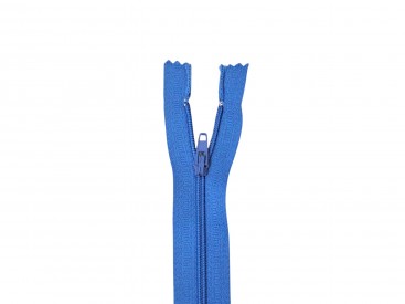 Kobalt kleurige rokrits  15 cm lang.