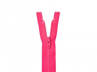 Fuchsia kleurige rokrits 20 cm lang.