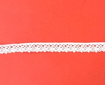 Wit kantklos kant van 13 mm breed  100% katoen