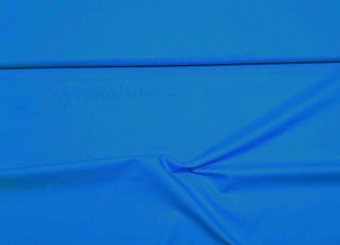 Effen katoen in de kleur blauw, iets donkerder.  100% katoen  1.45 mtr. breed.  130 gr./m²