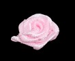 Een roze opnaaibaar roosje  Doorsnee ongeveer 12 mm  Deze roosapplicaties worden per stuk verkocht