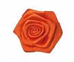 Corsage. Een oranje opnaaibare roos applicatie  Doorsnee ongeveer 30 mm  Deze roosapplicaties worden per stuk verkocht