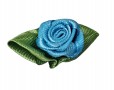 Opnaaibare bloemapplicatie  Aqua roosje met groen bladvormig strikje  Ongeveer 30x15 mm.  Worden per stuk verkocht