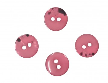 2 Gaats kunststof knoop donker roze met een doorsnee van ongeveer 12.5 mm.  1 kant effen, de andere kant gevlekt.