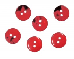 2 Gaats kunststof knoop rood met een doorsnee van ongeveer 11 mm.  1 kant effen, de andere kant gevlekt.