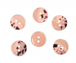 2 Gaats kunststof knoop zalm roze met een doorsnee van ongeveer 12.5 mm.  1 kant effen, de andere kant gevlekt.