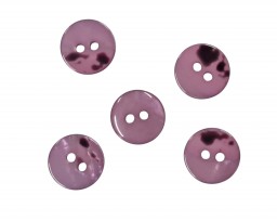 2 Gaats kunststof knoop oud paars met een doorsnee van ongeveer 12.5 mm.  1 kant effen, de andere kant gevlekt.