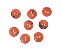 2 Gaats kunststof knoop warm oranje met een doorsnee van ongeveer 11 mm.  1 kant effen, de andere kant gevlekt.