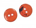 2 Gaats kunststof knoop warm oranje met een doorsnee van ongeveer 11 mm.  1 kant effen, de andere kant gevlekt.