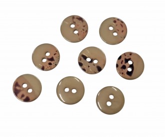2 Gaats kunststof knoop legergroen met een doorsnee van ongeveer 11 mm.  1 kant effen, de andere kant gevlekt.