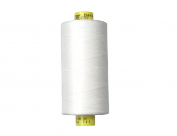 Confectiegaren van Gutermann 1000 meter  Offwhite  Kleurnummer 111  100% polyester