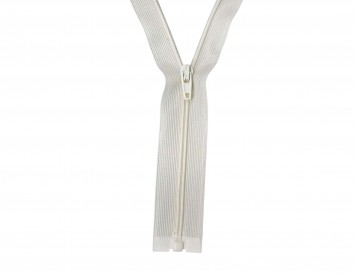 Deelbare japonrits. Creme.  Lengte 50 cm  Bij een dichte rits is de totale breedte van de tanden ongeveer 4 mm. 