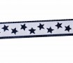 Sierband met blauwe sterretjes en blauwe randen op een witte achtergrond.  Breed:  12 mm