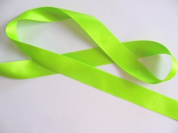Satijnlint lime felle kleur double faced van 25 mm. breed.