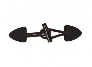 EenHoutje/touwtje sluiting.  Donkerbruin.  Ongeveer 15 x 4 cm.  Kunstleer.  Katoen/polyester touw.  Kunststof knoop