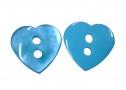 Miniknoop in hartjesvorm.  Aqua met 2 gaatjes.  Een kant effen. Andere kant iets gemeleerd.  Doorsnee ongeveer 12,5 mm