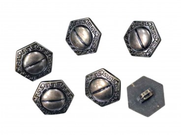 Metal look knoop op een steeltje.  Zes-hoekige knoop  Doorsnee ongeveer 13 mm.  Knopen worden per stuk verkocht