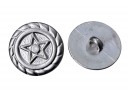 Metal look knoop op een steeltje.  Zilverkleurig met een vijfpuntige ster in een cirkel.  Doorsnee ongeveer 20 mm.